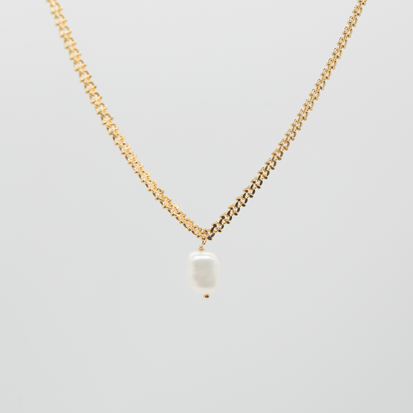 pretty pearl rock necklace